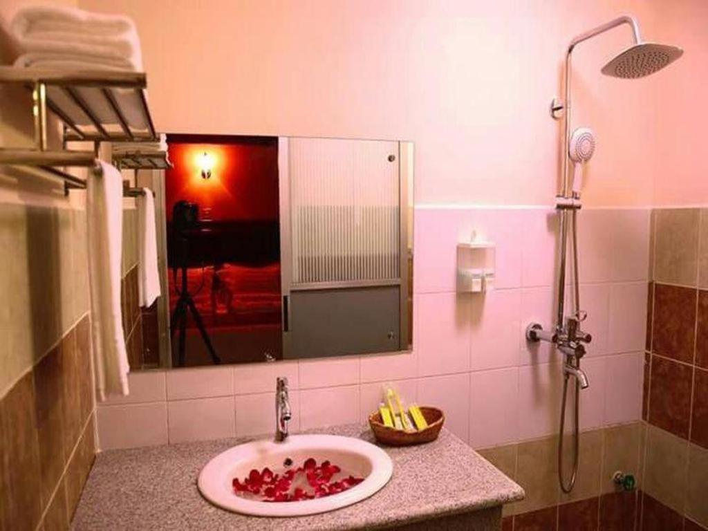 Real Link Hotel Yangon Bagian luar foto