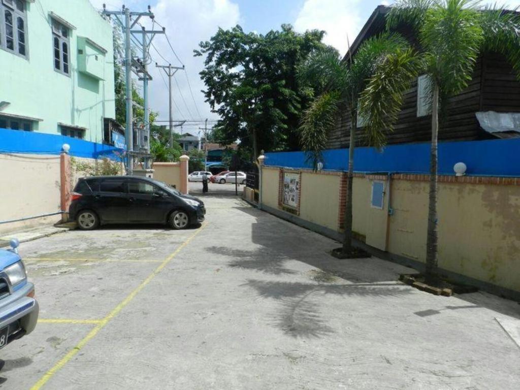 Real Link Hotel Yangon Bagian luar foto